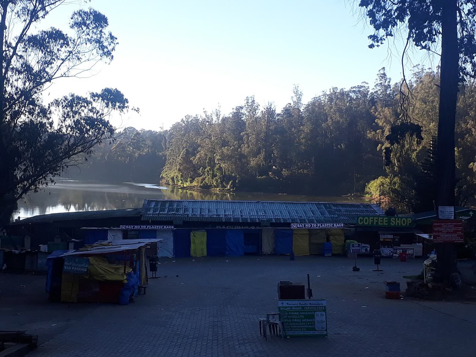 Ooty lake and hills